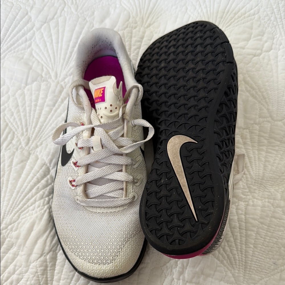Nike Women's White and Black Athletic Shoes with Pink Accents